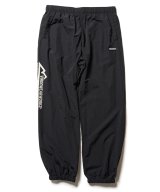 //New// 新たに登場したNewアウトドアロゴをサイドに落とし込んだナイロンジョガーパンツが登場。