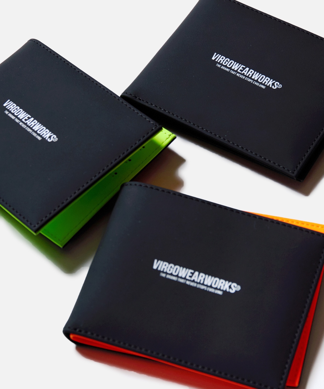 //New// 本革仕様の上品かつミニマルな折りたたみウォレット＆カードケースが登場。